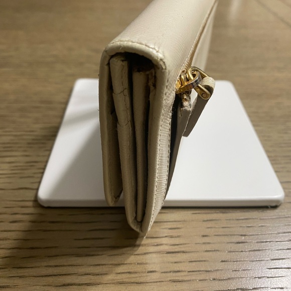 Prada Beige Leather Wallet - Picture 4 of 7